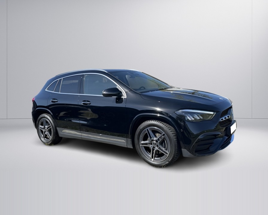 Mercedes-Benz GLA 200 (2)