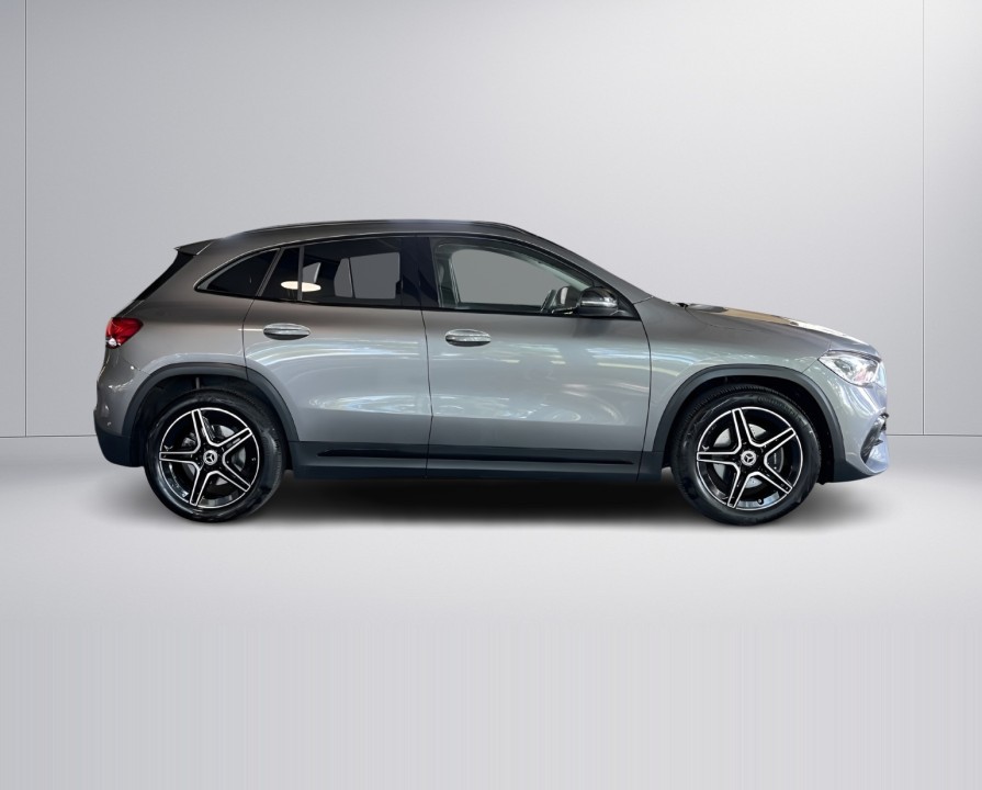 Mercedes-Benz GLA 220d 4MATIC (2)