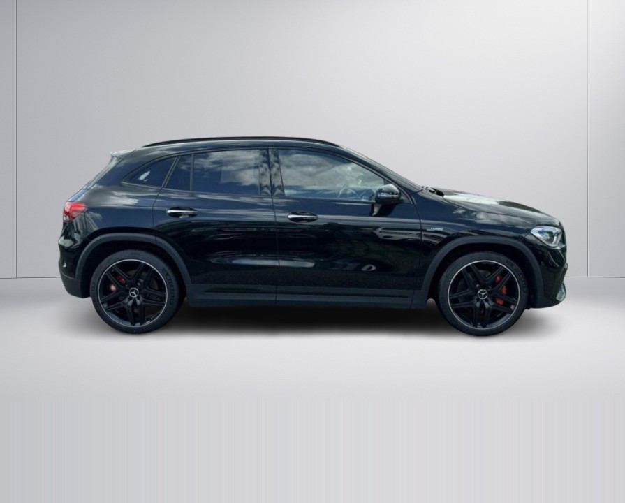 Mercedes-Benz GLA 35 4MATIC AMG (2)