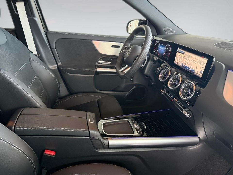 Mercedes-Benz GLA 180 - foto 13