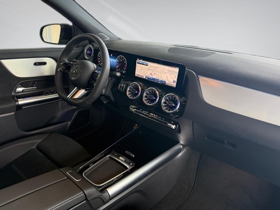 Mercedes-Benz GLA 180 - foto 12