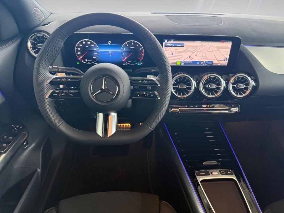 Mercedes-Benz GLA 180 - foto 10