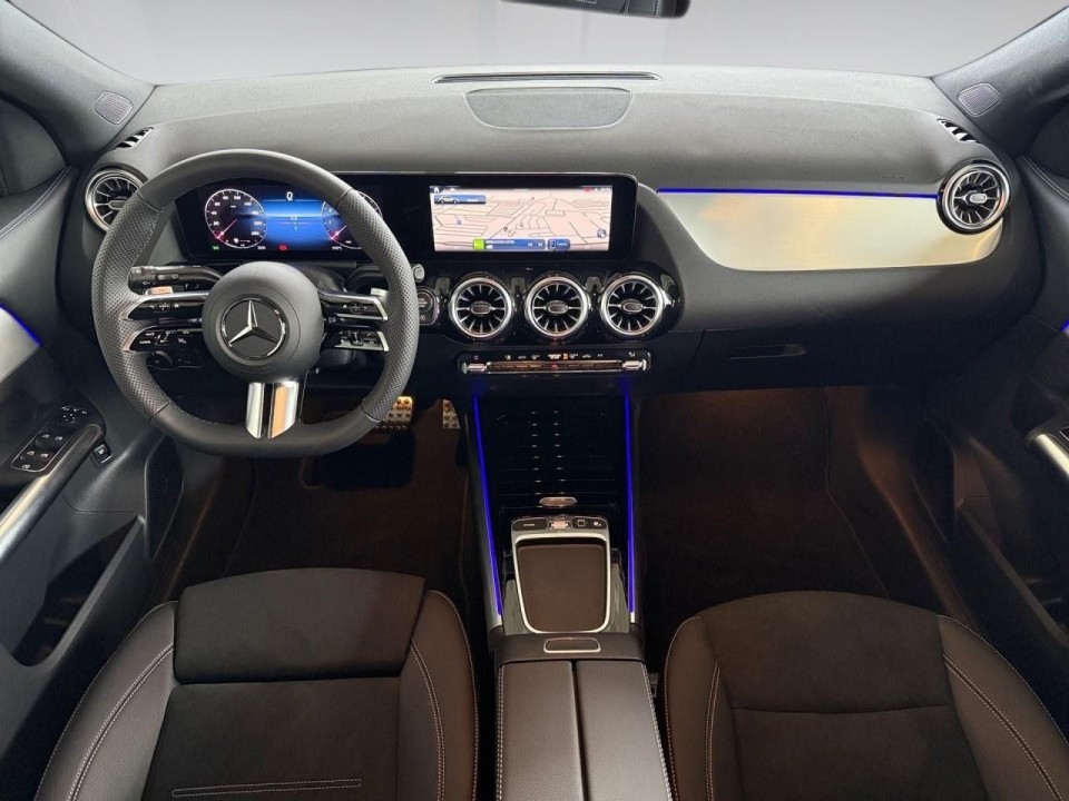 Mercedes-Benz GLA 180 - foto 11
