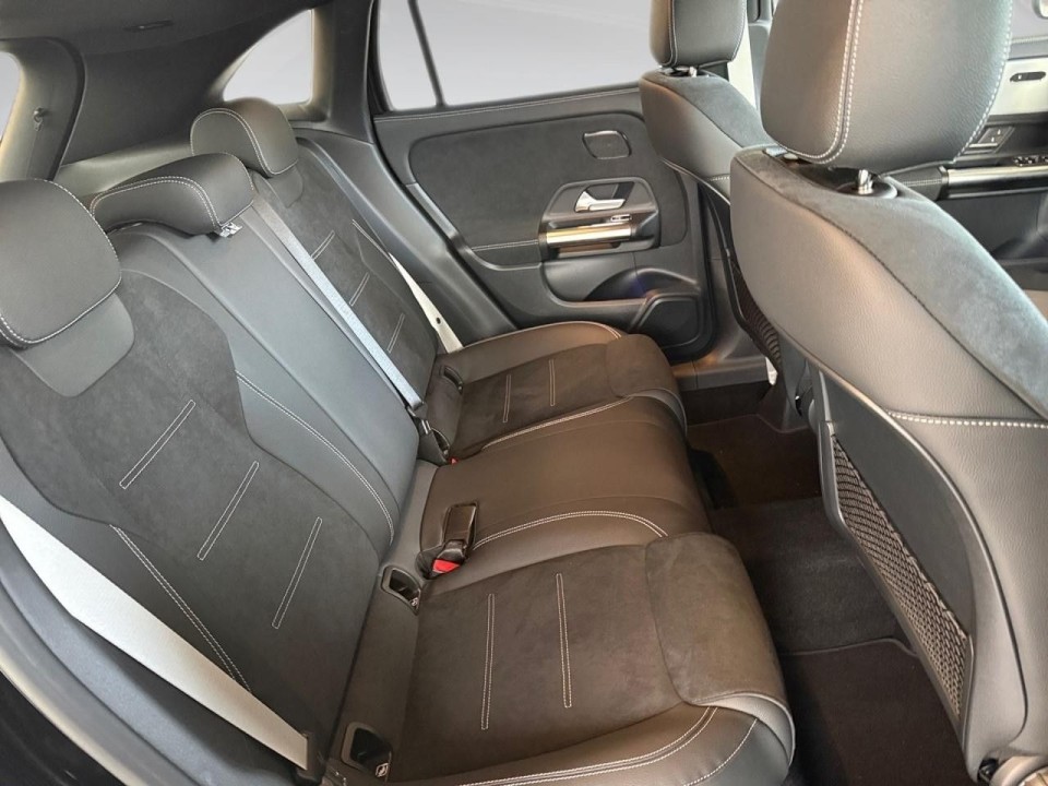 Mercedes-Benz GLA 180 - foto 17