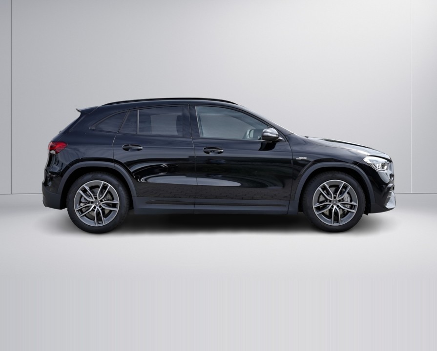Mercedes-Benz GLA 35 AMG 4MATIC (2)