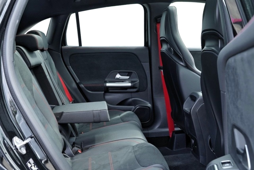 Mercedes-Benz GLA 35 AMG 4MATIC - foto 16