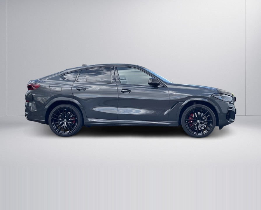 BMW X6 M50i (3)