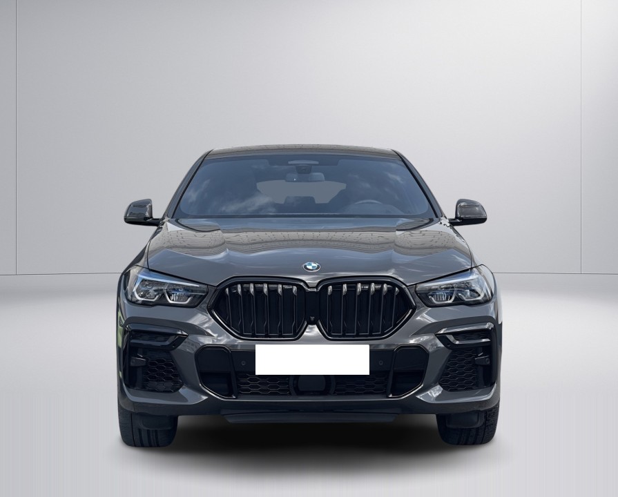 BMW X6 M50i (2)