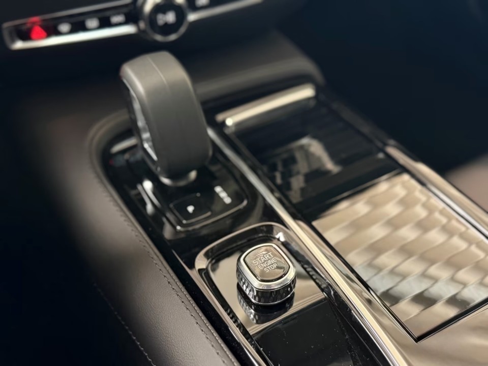 Volvo S60 T8 Plus Dark Recharge - foto 21