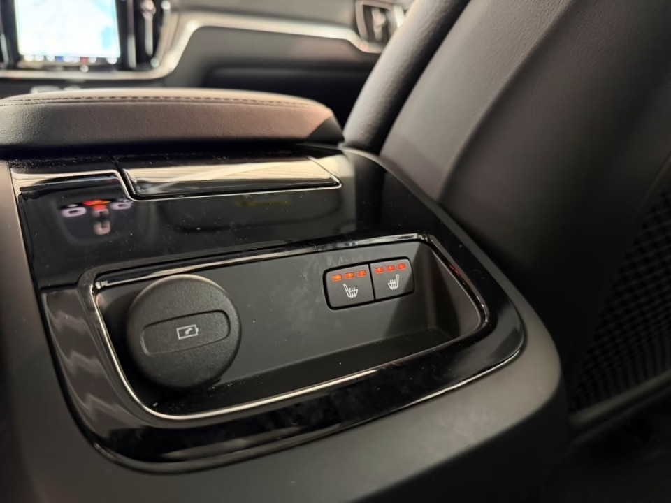 Volvo S60 T8 Plus Dark Recharge - foto 29