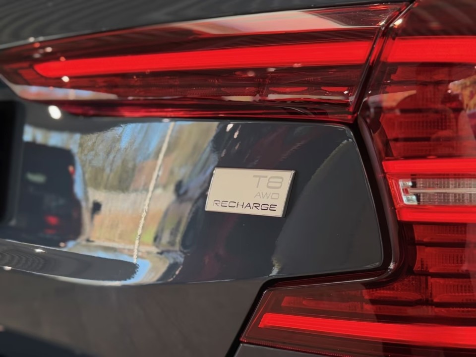 Volvo S60 T8 Plus Dark Recharge - foto 44