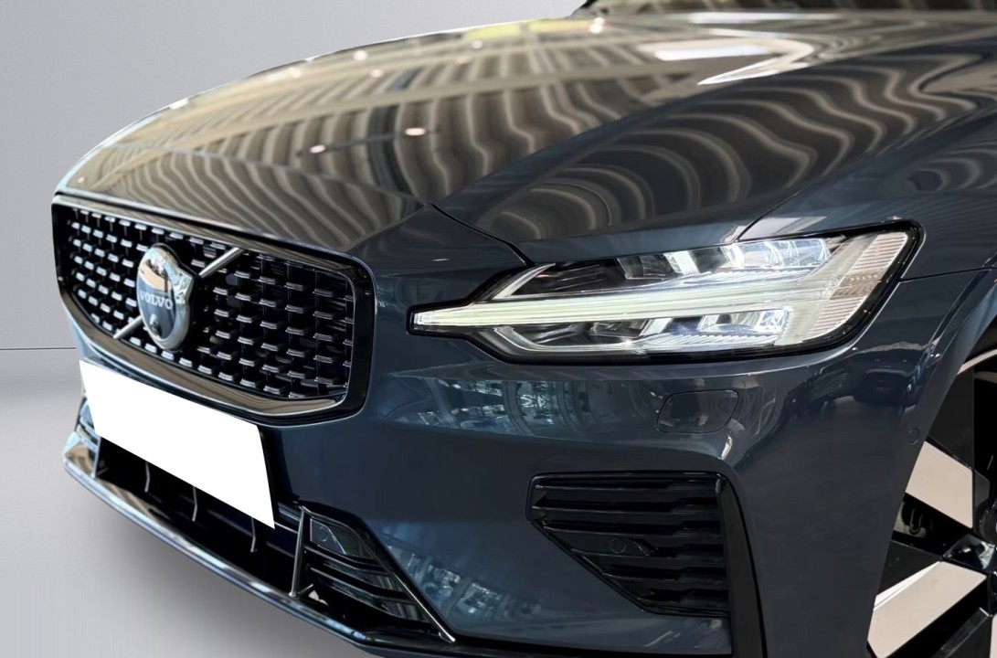 Volvo S60 T8 Plus Dark Recharge - foto 45