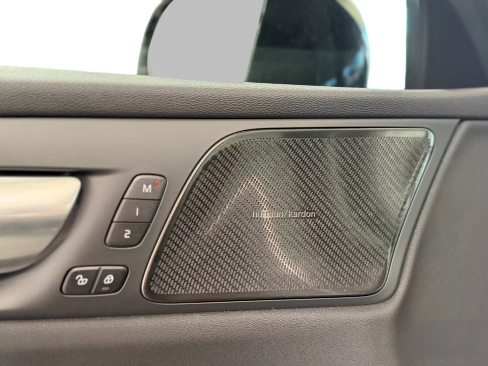 Volvo S60 T8 Plus Dark Recharge - foto 38