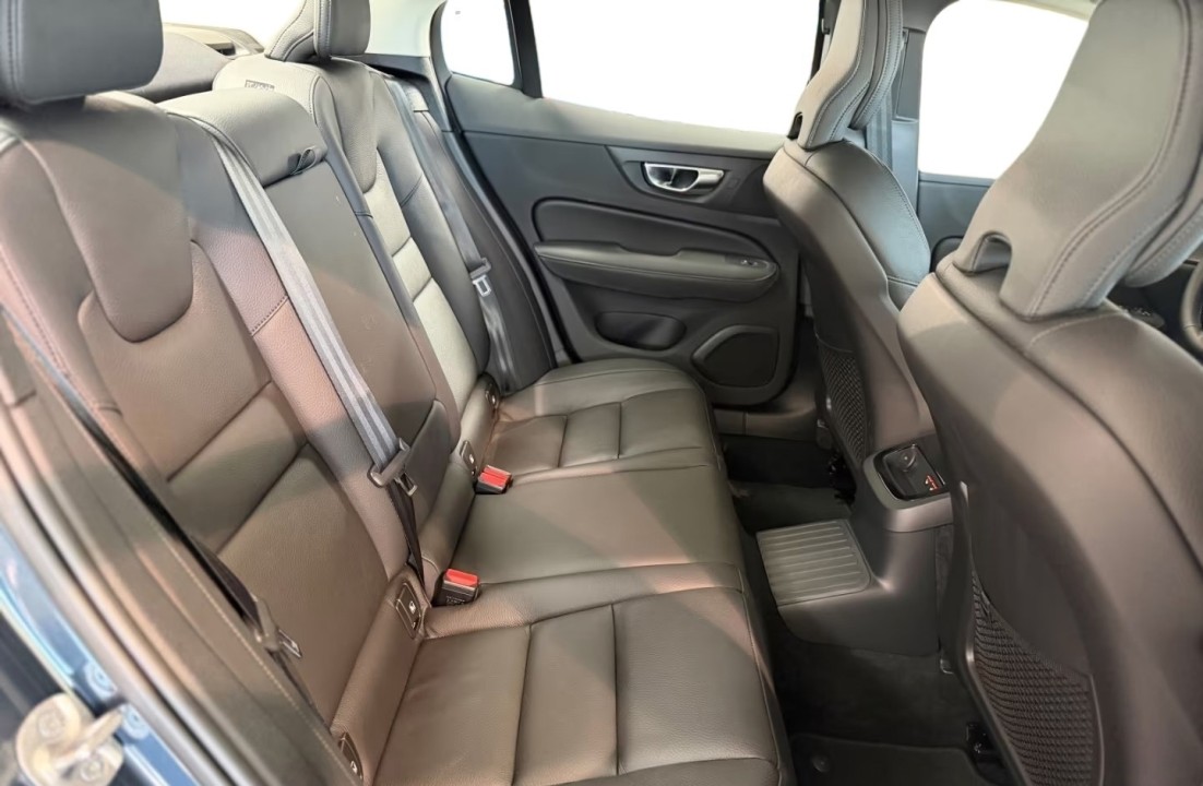 Volvo S60 T8 Plus Dark Recharge - foto 33