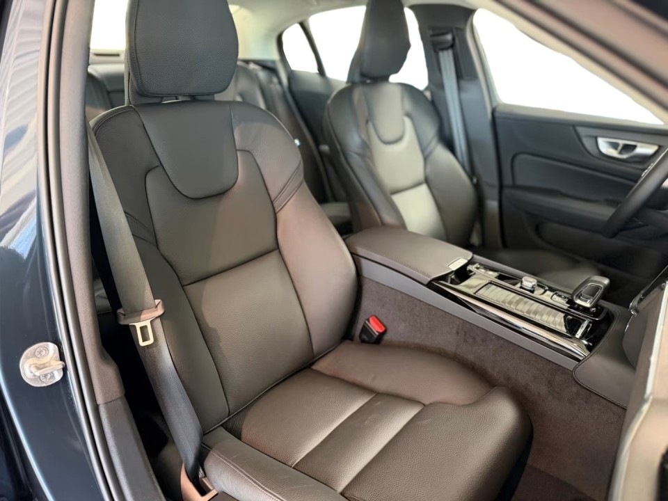 Volvo S60 T8 Plus Dark Recharge - foto 31