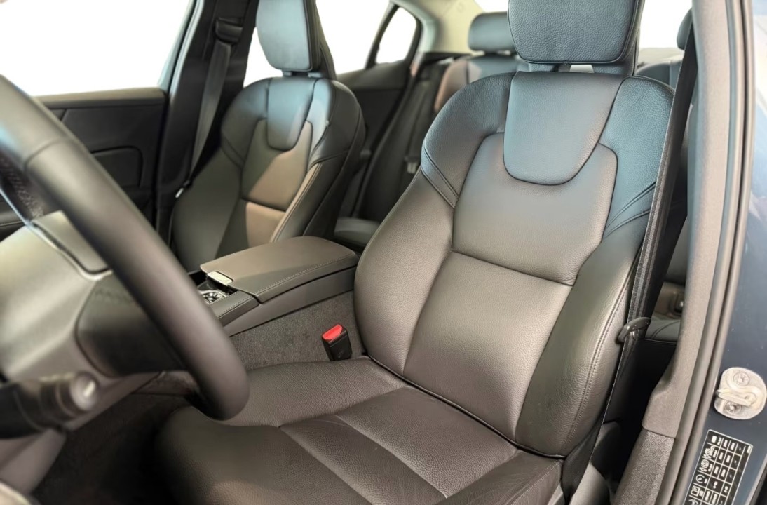 Volvo S60 T8 Plus Dark Recharge - foto 18