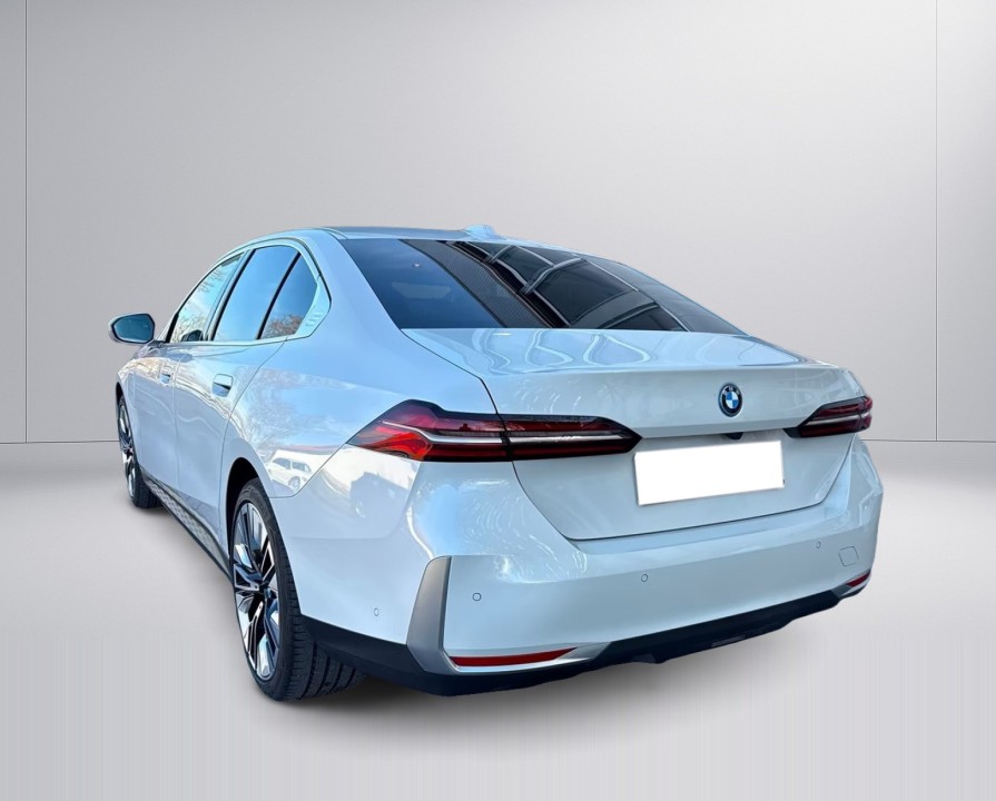 BMW Seria 5 530e (3)