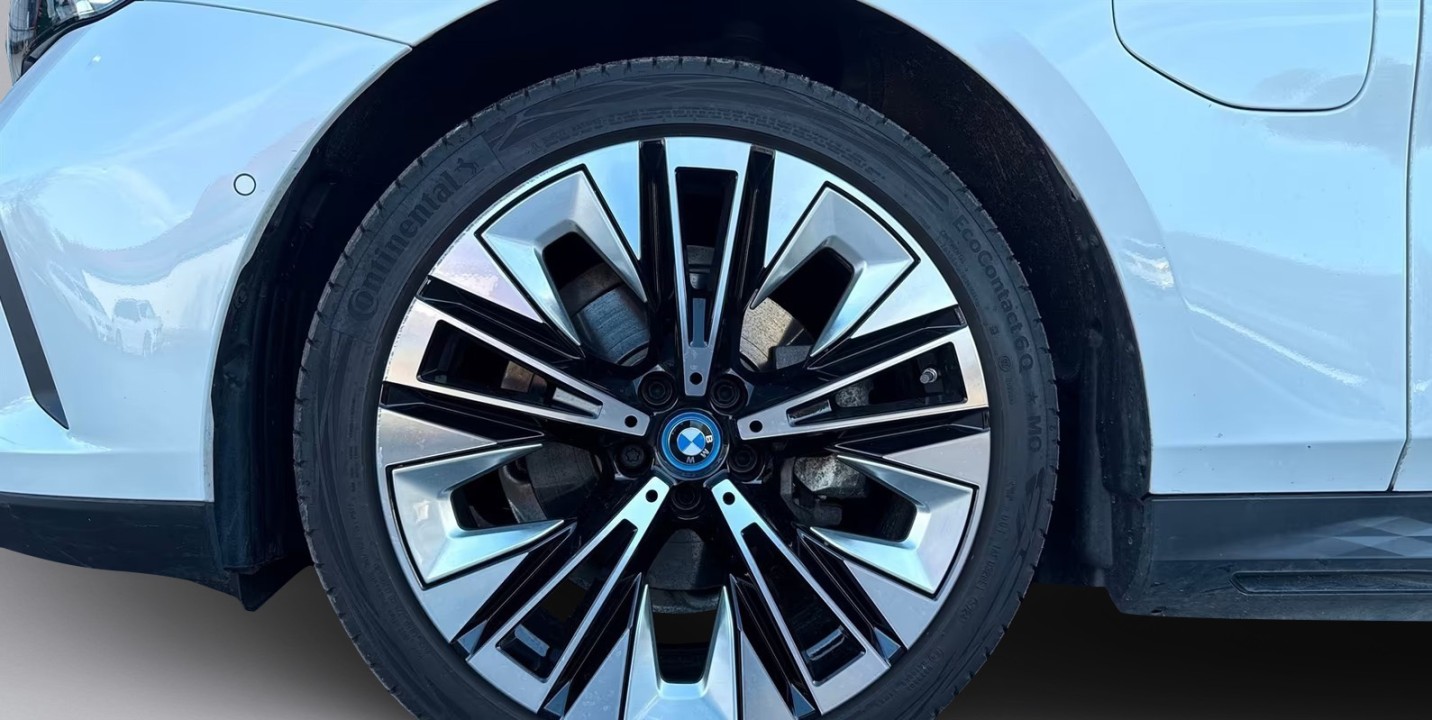 BMW Seria 5 530e - foto 13