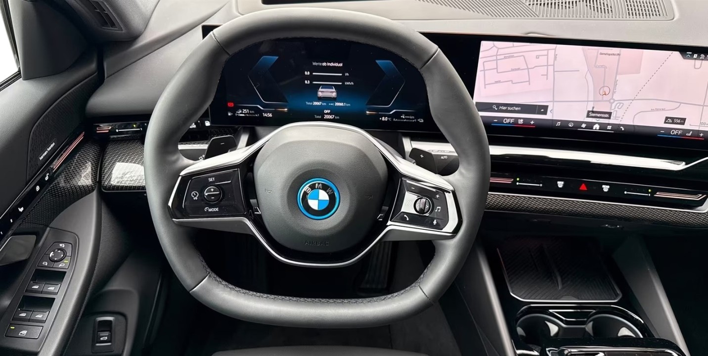 BMW Seria 5 530e (4)