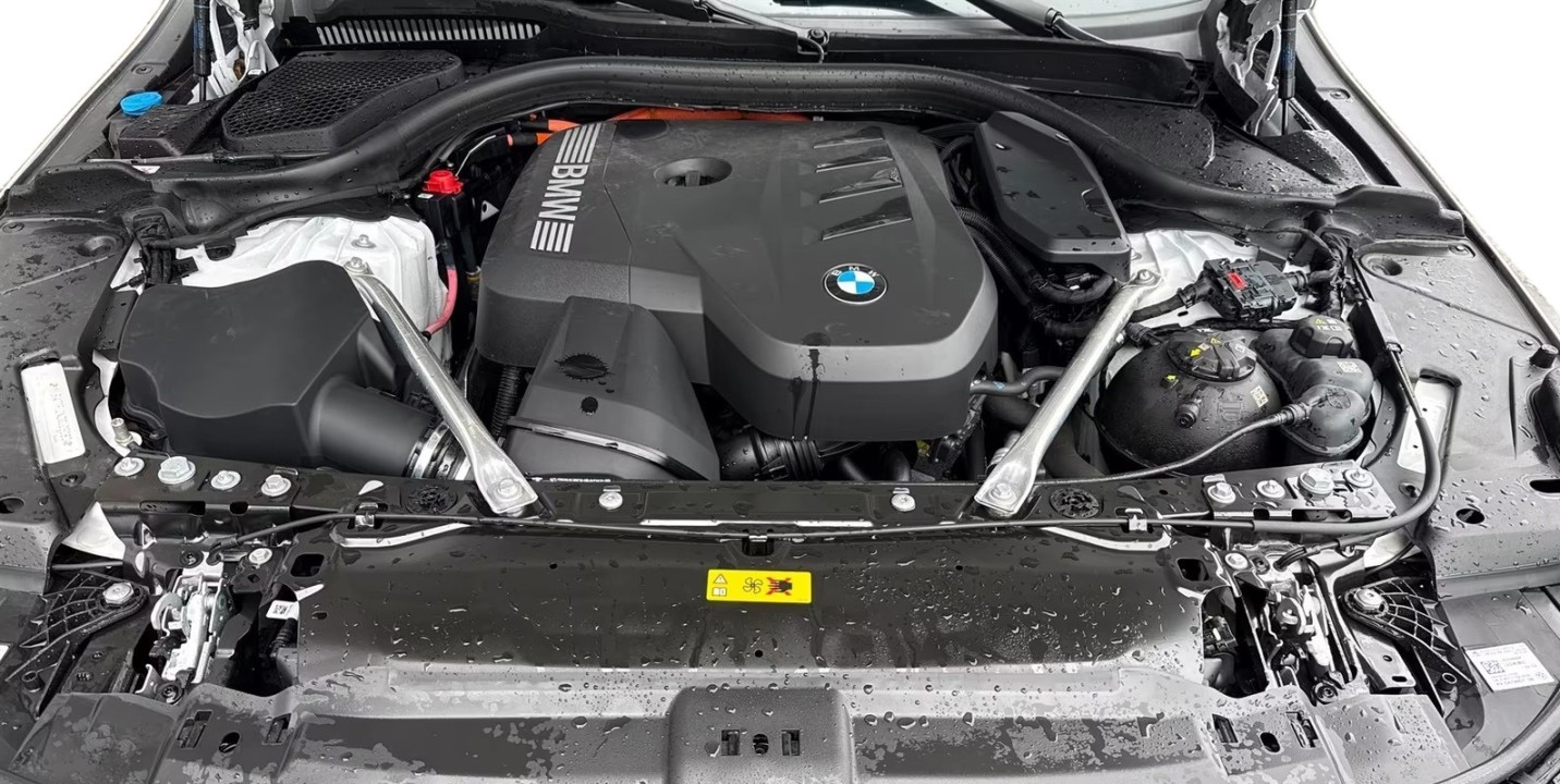 BMW Seria 5 530e - foto 12