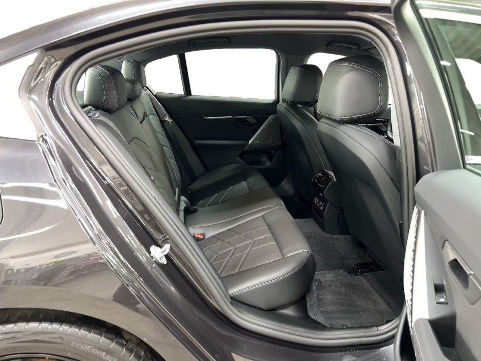 BMW Seria 5 530e - foto 7