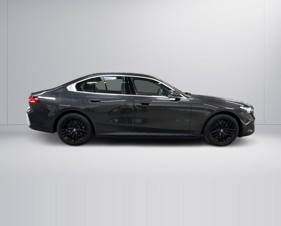BMW Seria 5 530e (2)