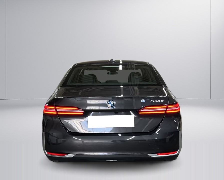 BMW Seria 5 530e (4)