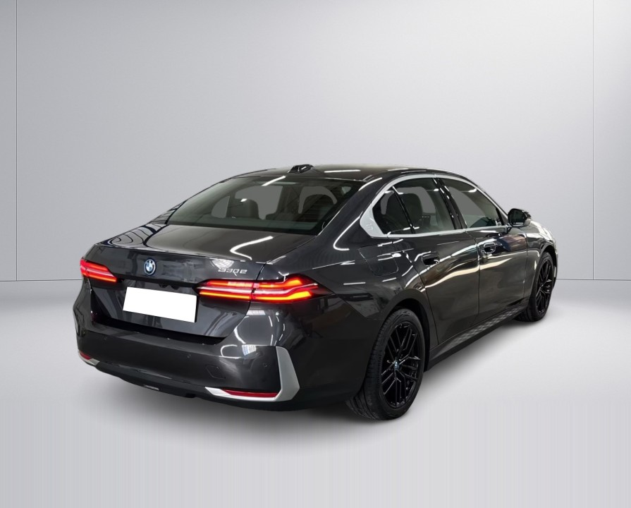 BMW Seria 5 530e (3)