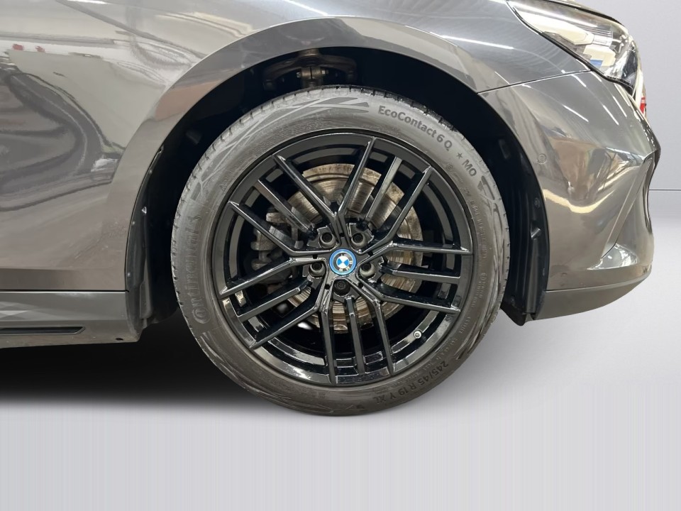 BMW Seria 5 530e - foto 14