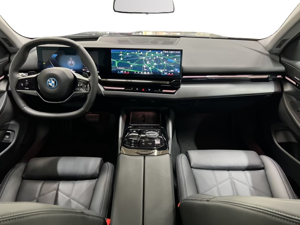 BMW Seria 5 530e - foto 8
