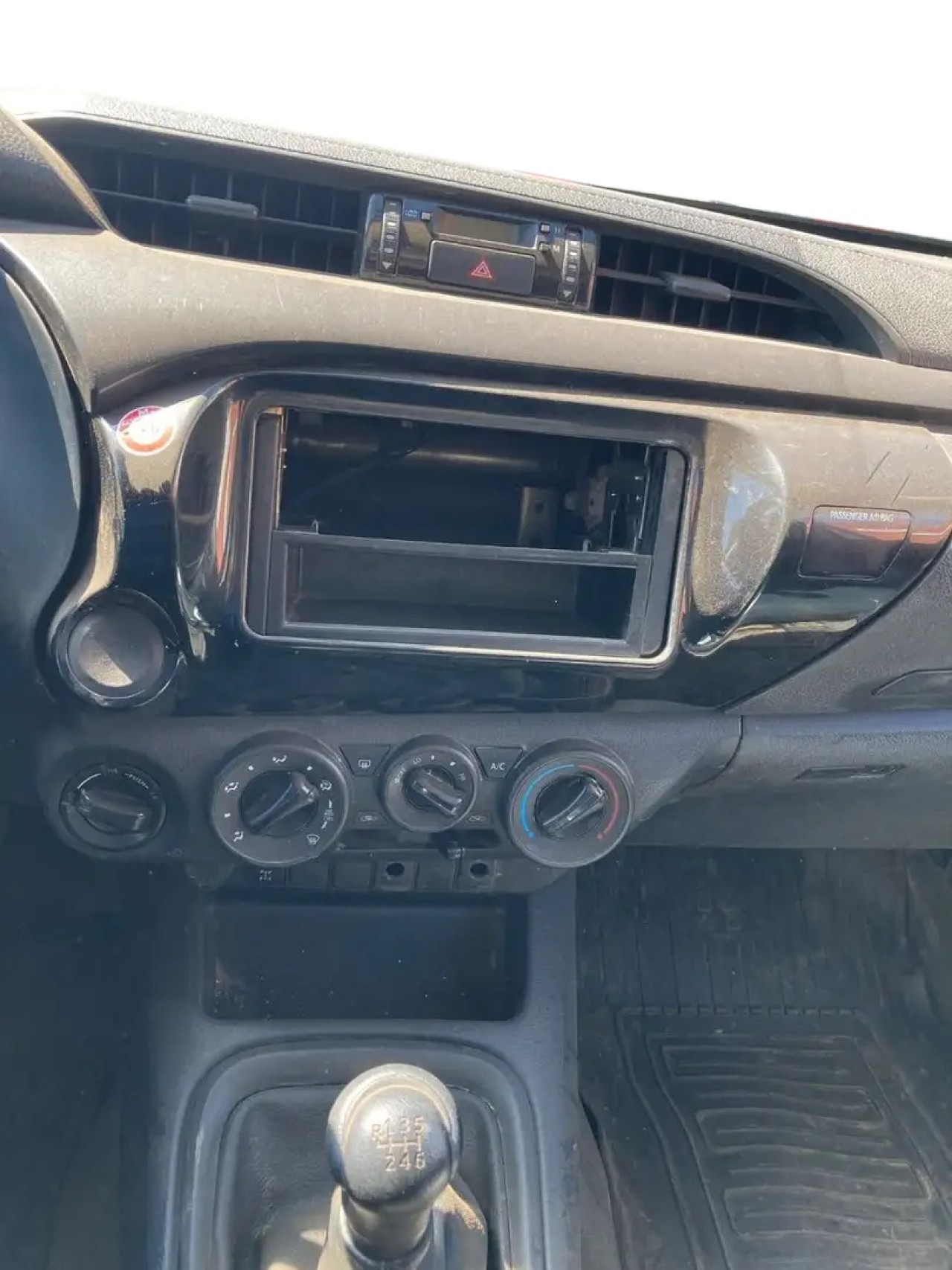 Toyota Hilux - foto 8