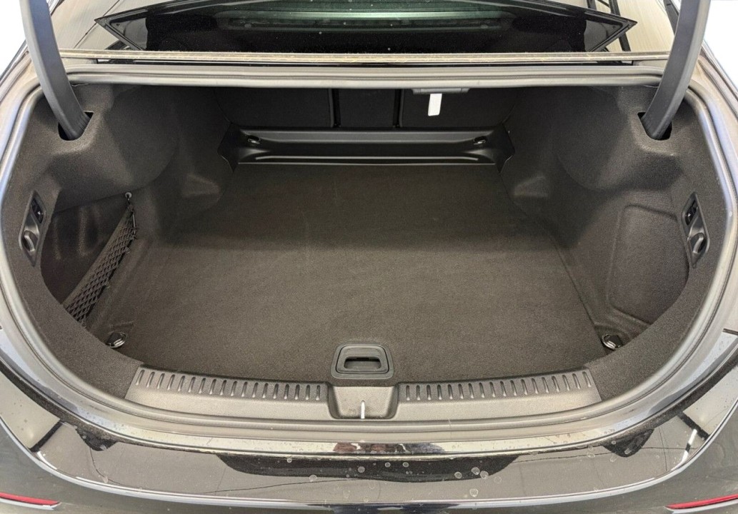 Mercedes-Benz E 200 4MATIC - foto 13