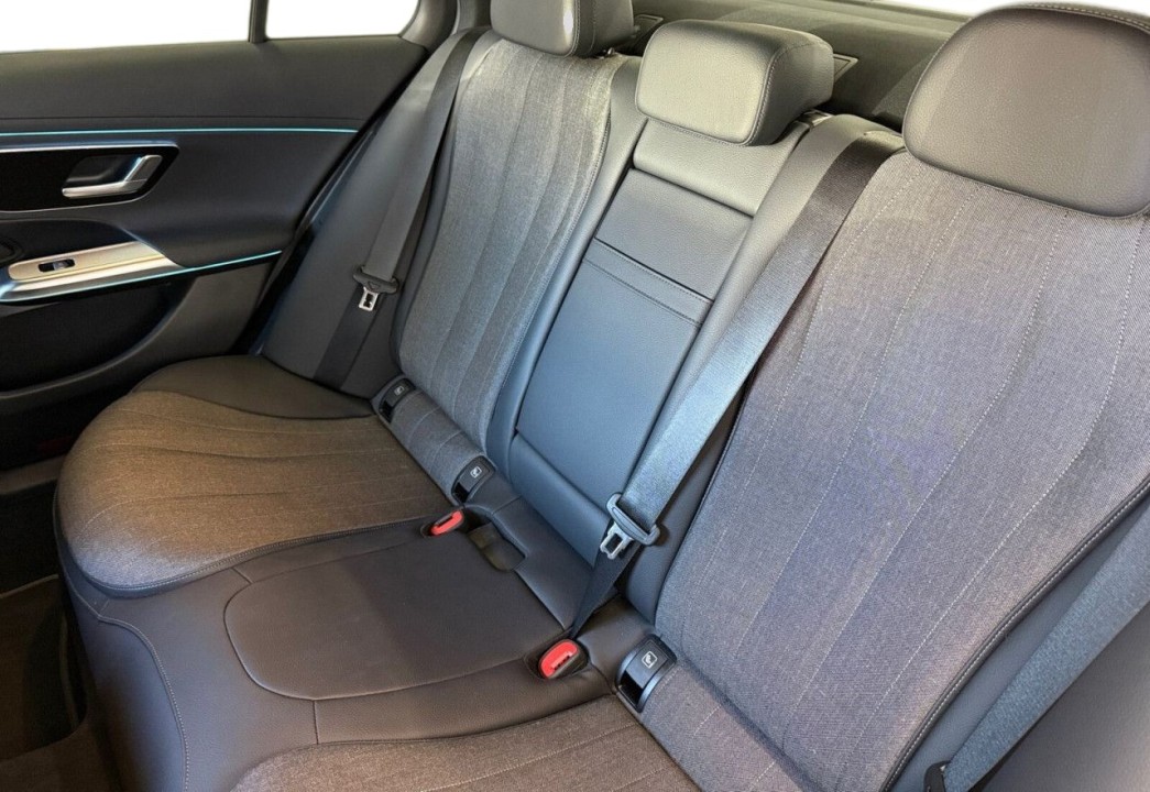 Mercedes-Benz E 200 4MATIC - foto 9