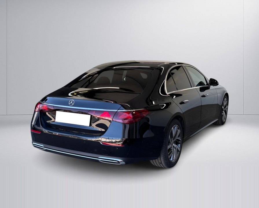 Mercedes-Benz E 200 4MATIC (3)