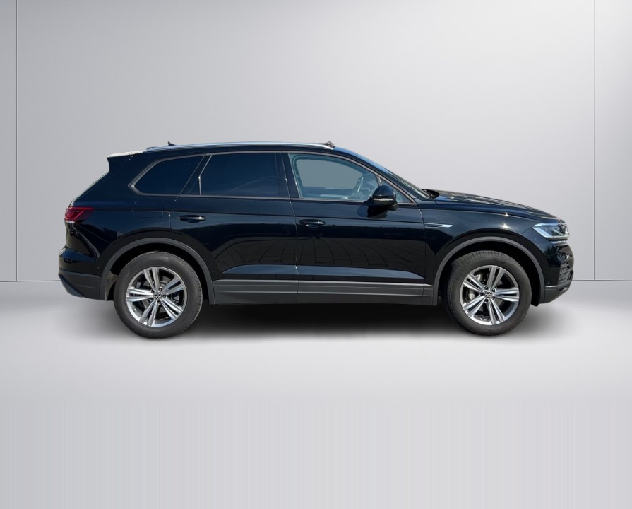 Volkswagen Touareg 3,0 TDI 4Motion (2)