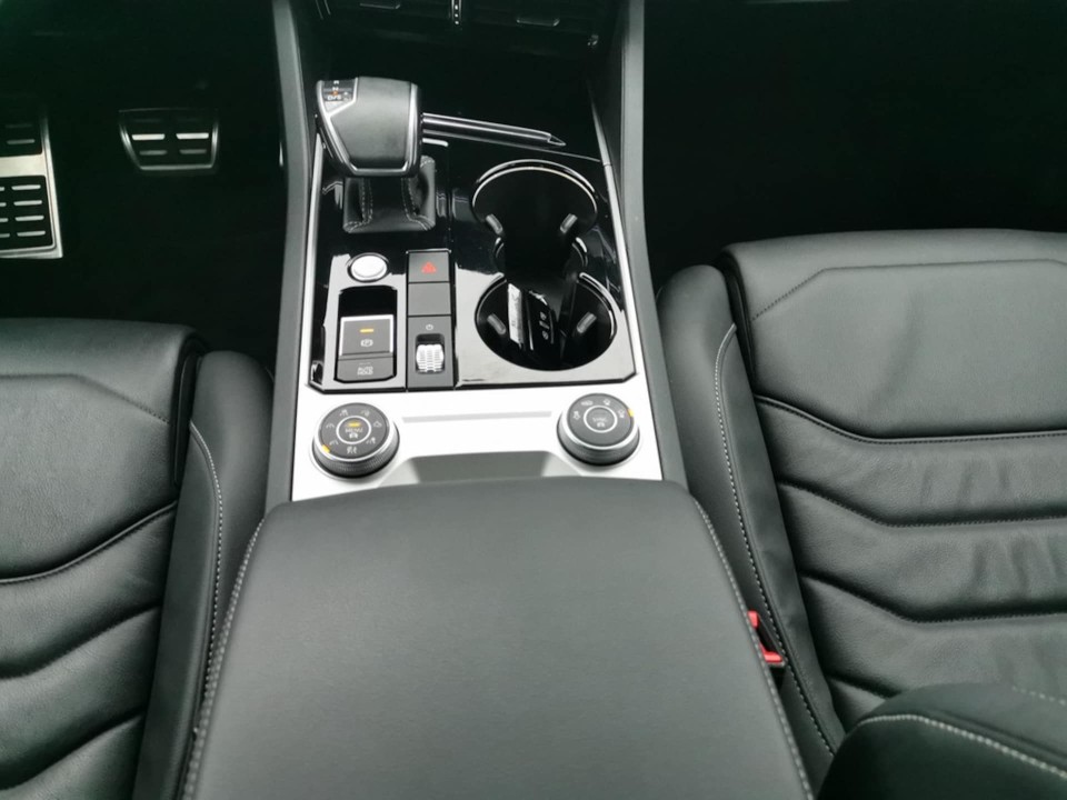 Volkswagen Touareg R-Line - foto 8