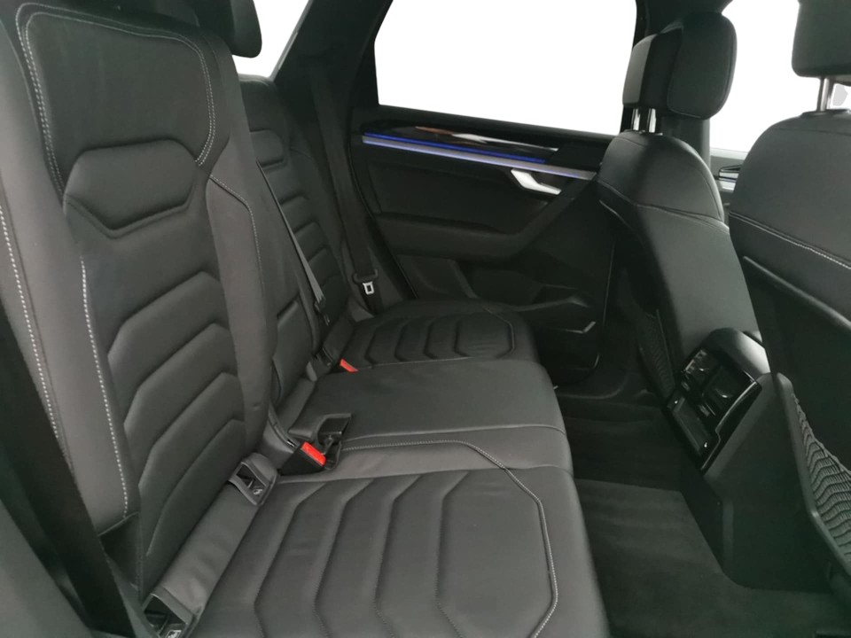 Volkswagen Touareg R-Line (5)