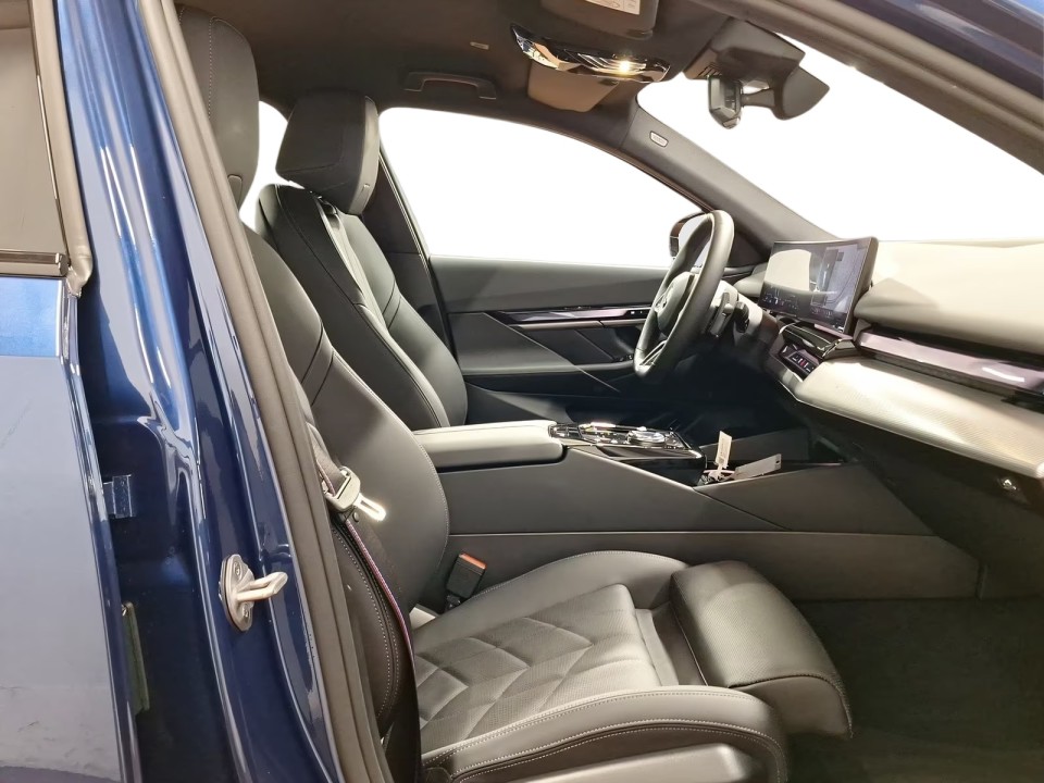 BMW Seria 5 520d M-Sport - foto 7