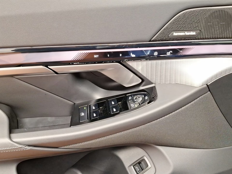 BMW Seria 5 520d M-Sport - foto 15