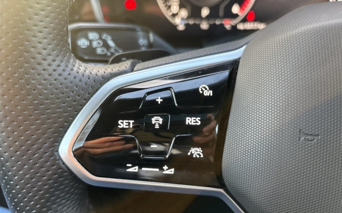Volkswagen Touareg R-Line - foto 8