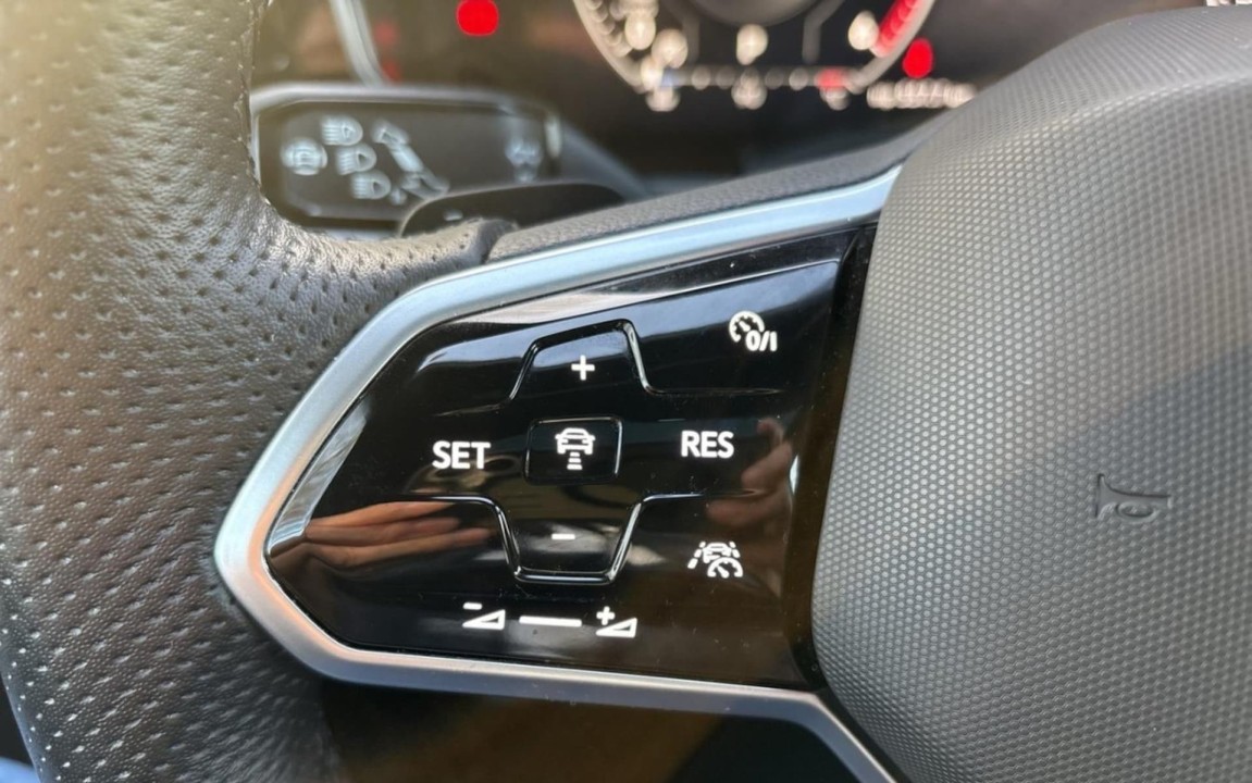 Volkswagen Touareg R-Line - foto 8