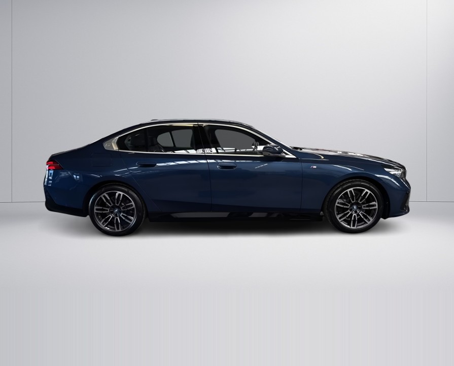 BMW Seria 5 530e M-Sport (2)