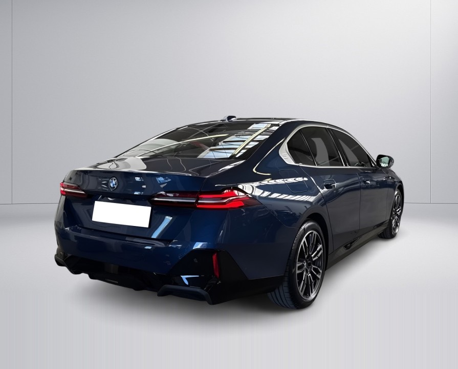 BMW Seria 5 530e M-Sport (3)