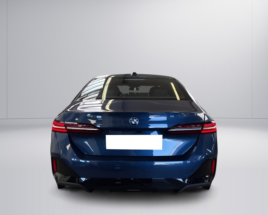 BMW Seria 5 530e M-Sport (4)
