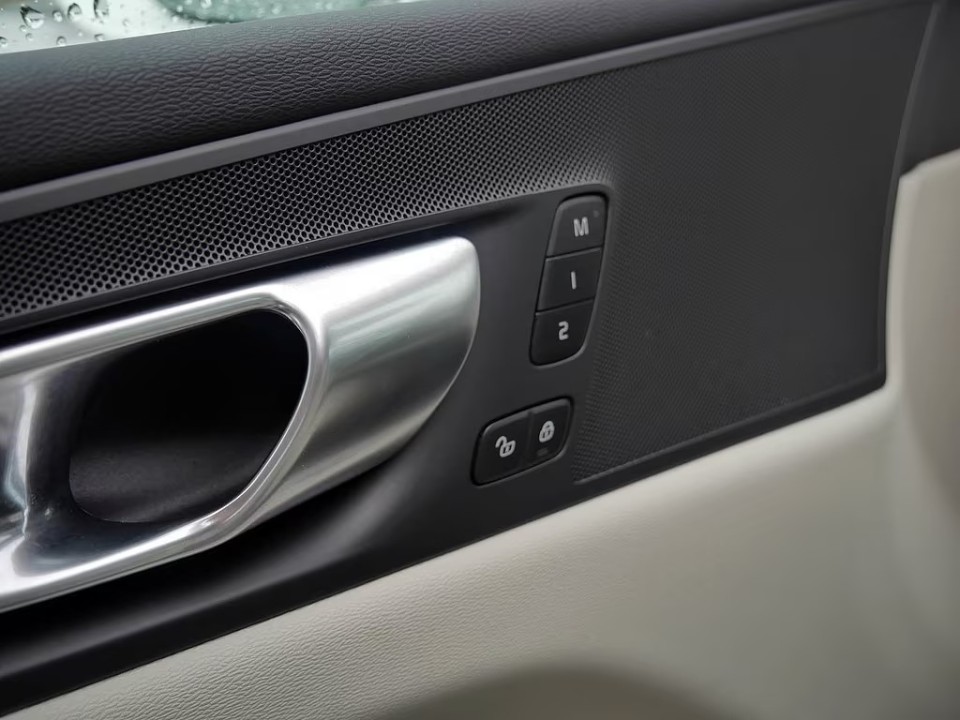 Volvo XC 60 T8 Plus Bright Recharge - foto 23