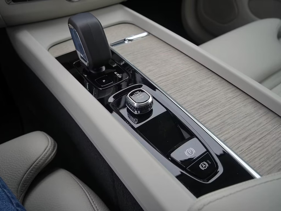Volvo XC 60 T8 Plus Bright Recharge - foto 12