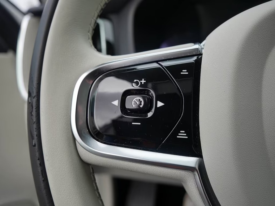 Volvo XC 60 T8 Plus Bright Recharge - foto 9