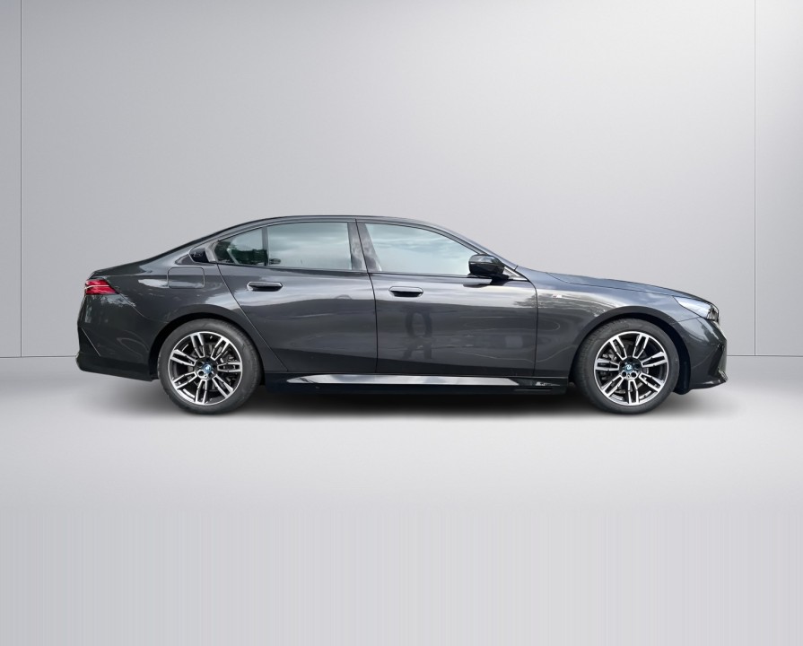 BMW Seria 5 530e (2)