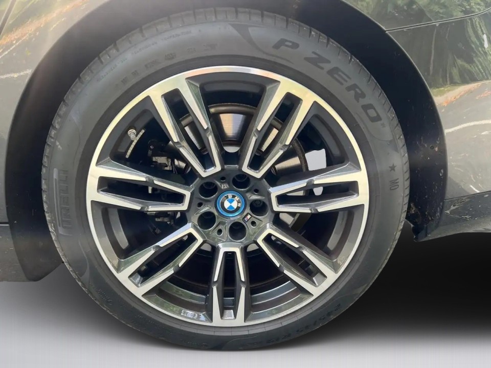 BMW Seria 5 530e - foto 14