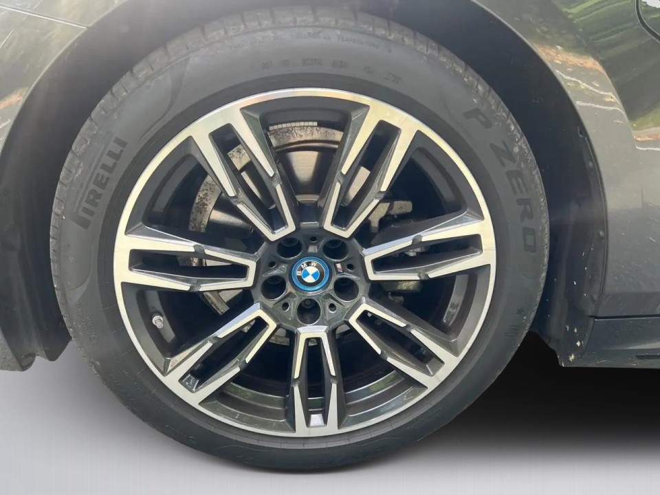 BMW Seria 5 530e - foto 15